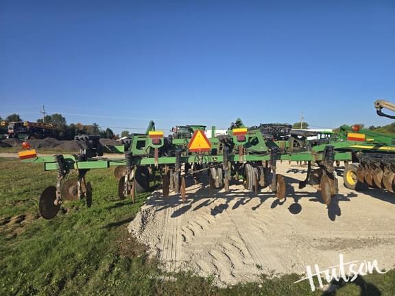 Image of John Deere 2700 equipment image 3