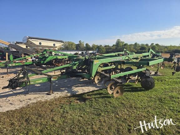 Image of John Deere 2700 equipment image 1