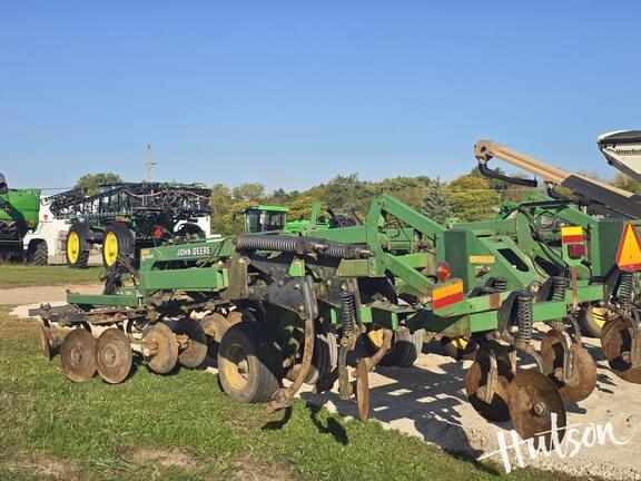 Image of John Deere 2700 equipment image 2
