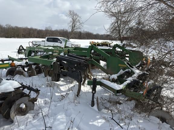 Image of John Deere 2700 equipment image 4