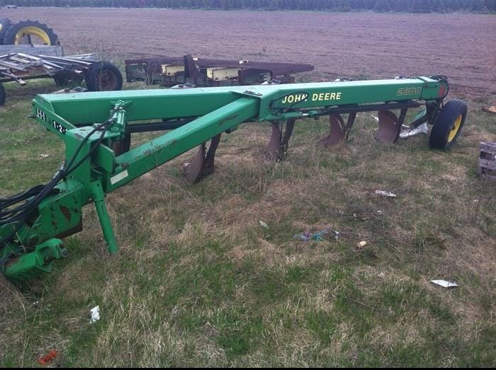 2001 John Deere 2800 Equipment Image0