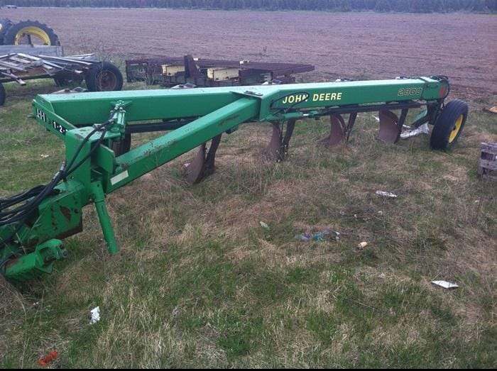 2001 John Deere 2800 Equipment Image0