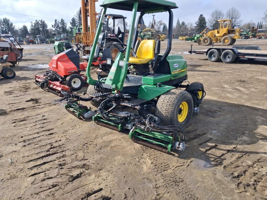 2001 John Deere 3215B Equipment Image0