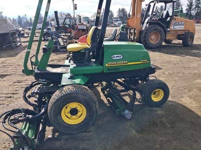 Image of John Deere 3215B equipment image 3