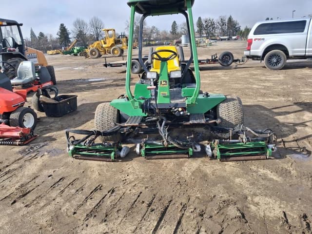 Image of John Deere 3215B equipment image 2