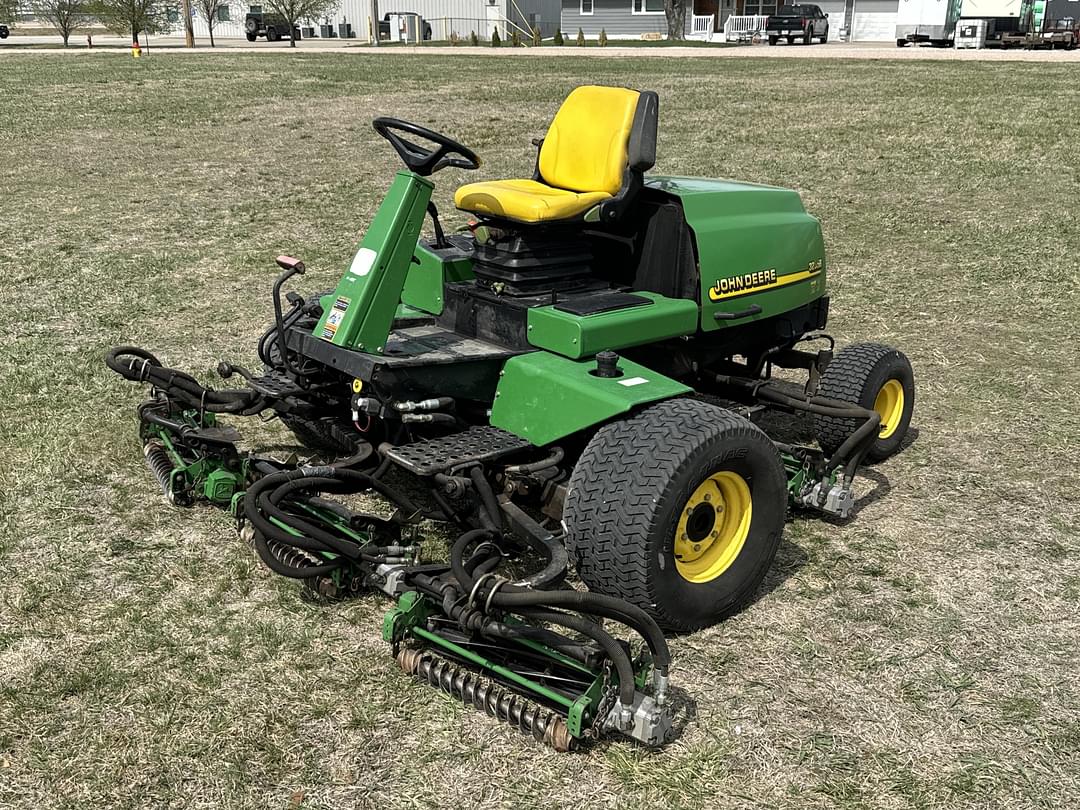 Image of John Deere 3235B Primary image