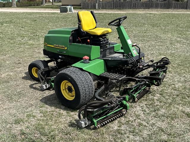 Image of John Deere 3235B equipment image 1