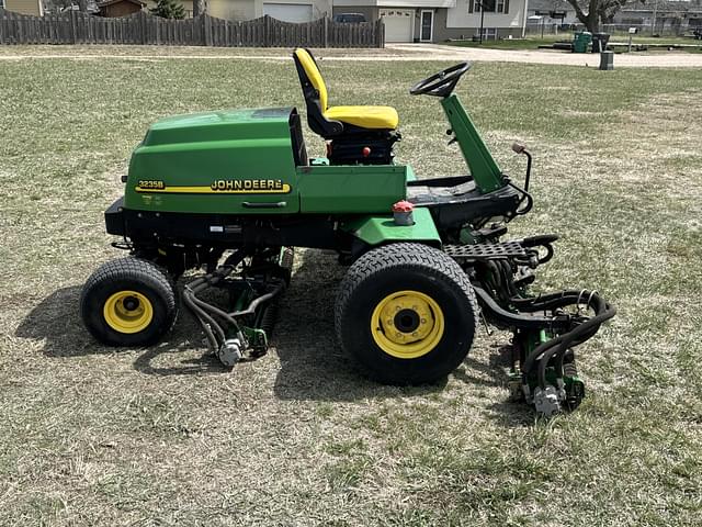 Image of John Deere 3235B equipment image 3