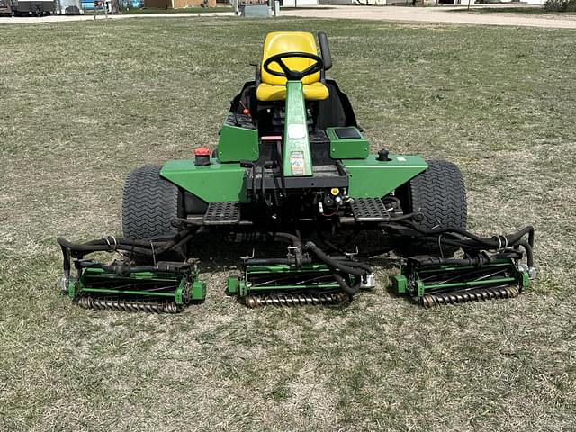 Image of John Deere 3235B equipment image 2