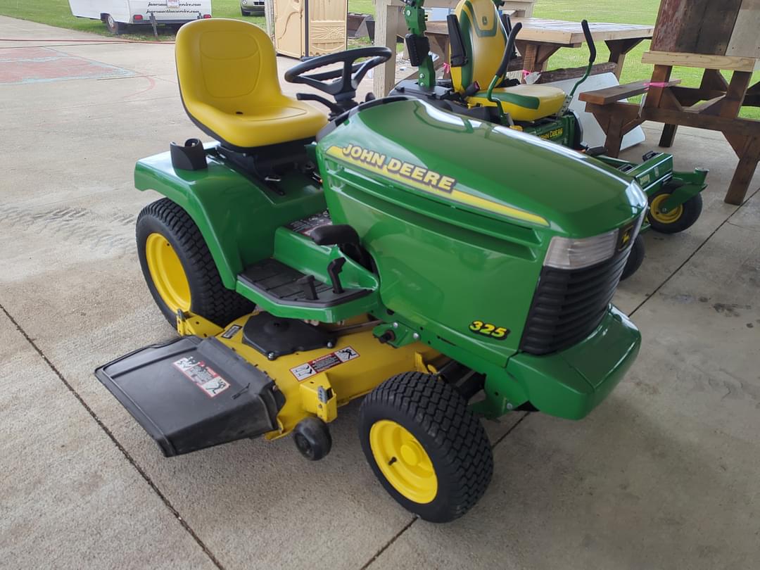 Image of John Deere 325 Primary image