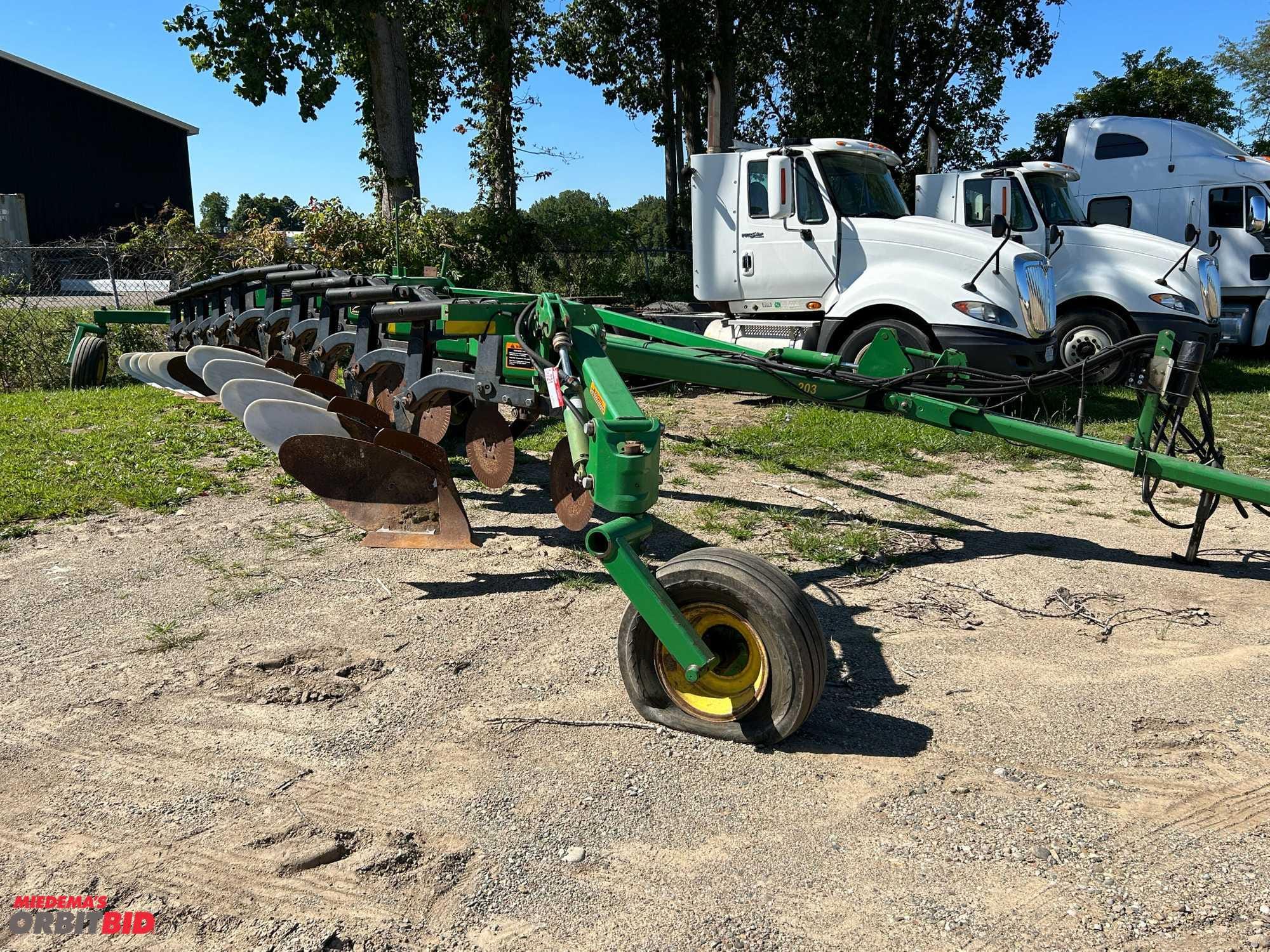 Main image John Deere 3710