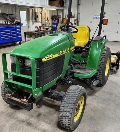 Image of John Deere 4200 Image 0