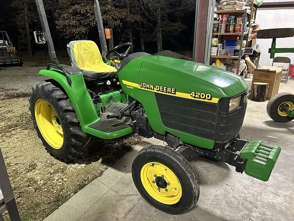 Image of John Deere 4200 Primary image