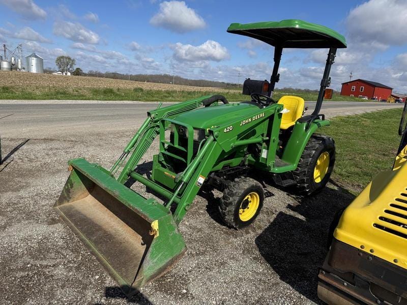 2001 John Deere 4200 Equipment Image0