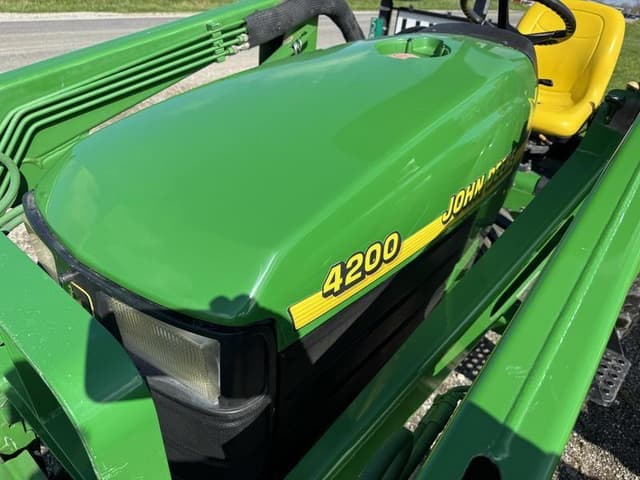 Image of John Deere 4200 equipment image 1