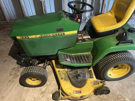 2001 John Deere 425 Equipment Image0