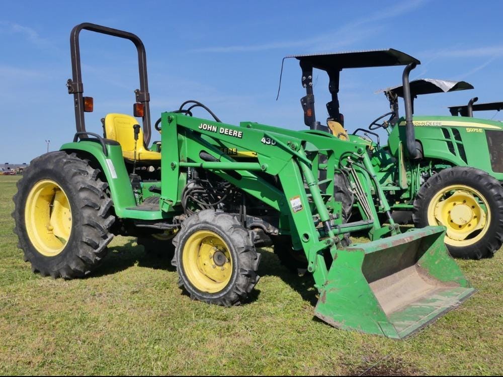 2001 John Deere 4300 Equipment Image0