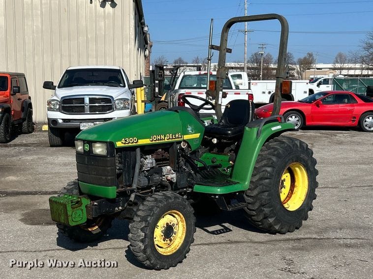 2001 John Deere 4300 Equipment Image0