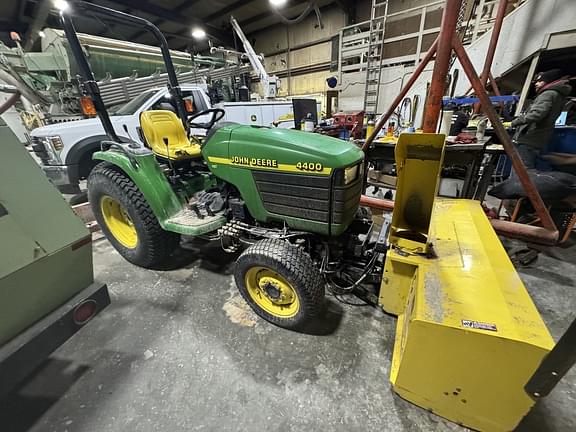 Image of John Deere 4400 equipment image 1