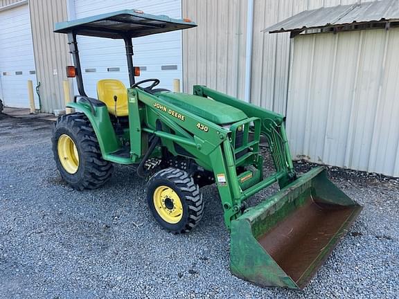 Image of John Deere 4400 equipment image 2