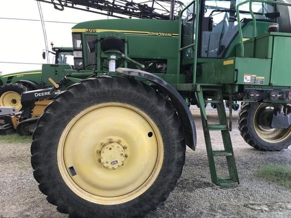 Image of John Deere 4710 equipment image 4