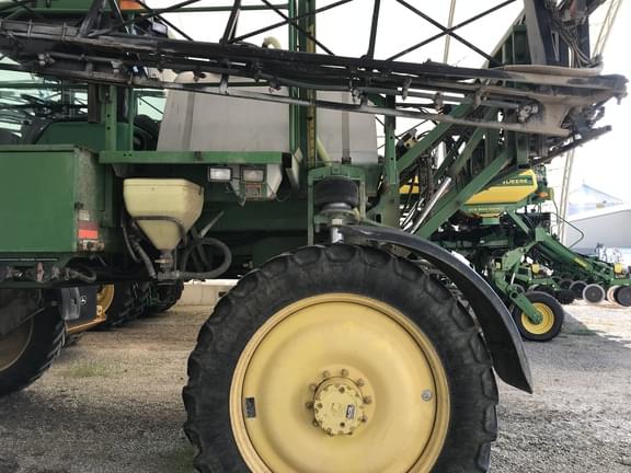 Image of John Deere 4710 equipment image 3