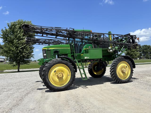 Image of John Deere 4710 equipment image 1