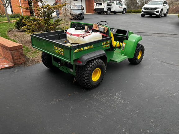 Image of John Deere Gator 4X2 equipment image 4