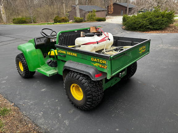 Image of John Deere Gator 4X2 equipment image 2