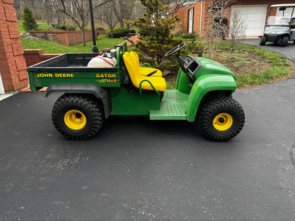 Image of John Deere Gator 4X2 equipment image 3