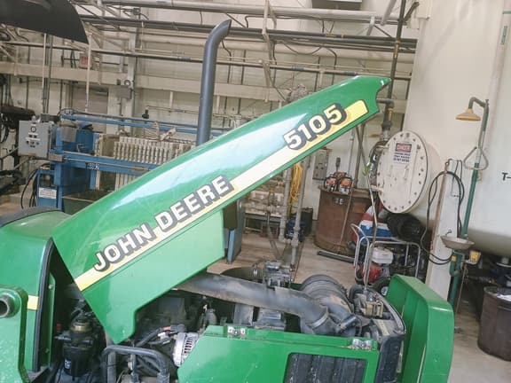 Image of John Deere 5105 equipment image 3