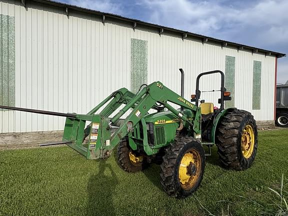 Image of John Deere 5205 Primary image