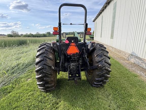 Image of John Deere 5205 equipment image 4