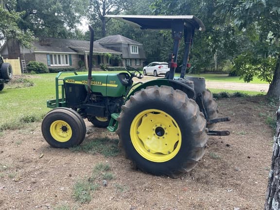 Image of John Deere 5205 Primary image