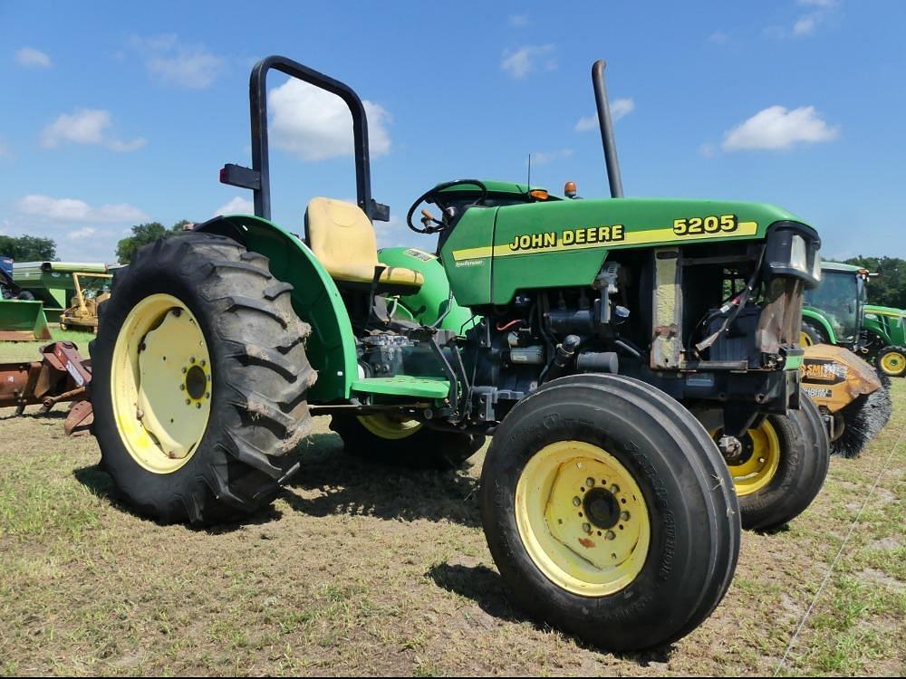 Image of John Deere 5205 Primary image