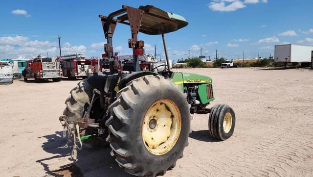 Image of John Deere 5205 equipment image 4