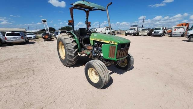 Image of John Deere 5205 equipment image 1