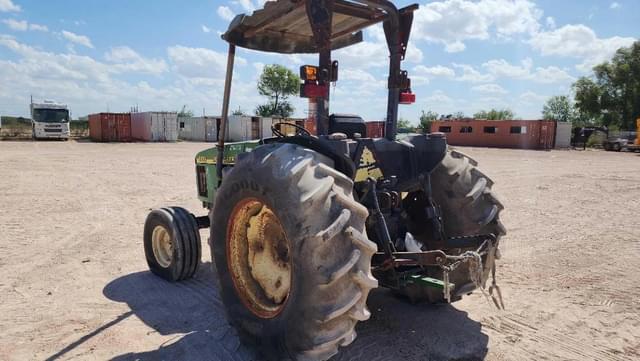 Image of John Deere 5205 equipment image 3