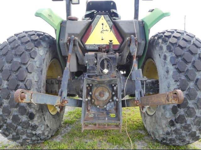 Image of John Deere 5210 equipment image 4
