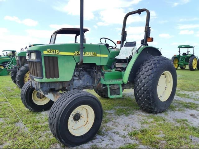 Image of John Deere 5210 equipment image 1