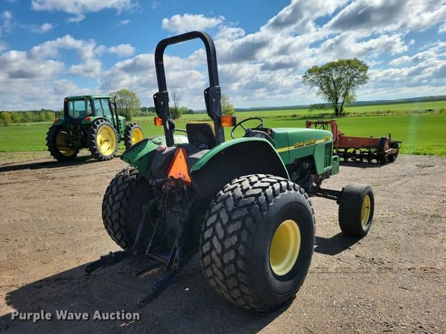 Image of John Deere 5210 equipment image 4
