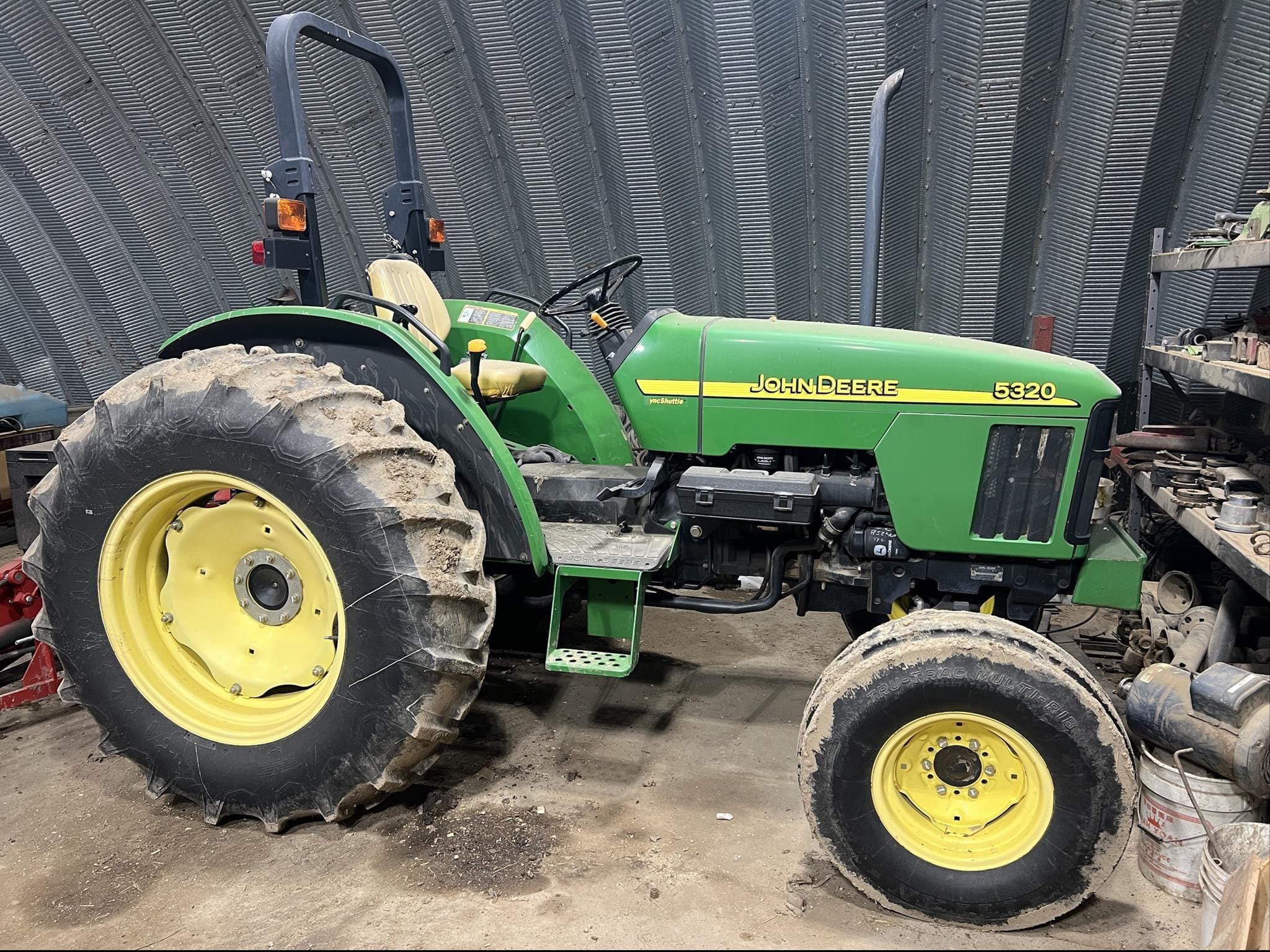 2001 John Deere 5320 Equipment Image0