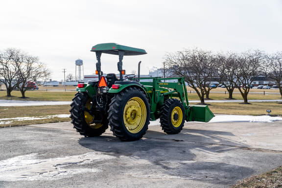 Image of John Deere 5420 equipment image 4