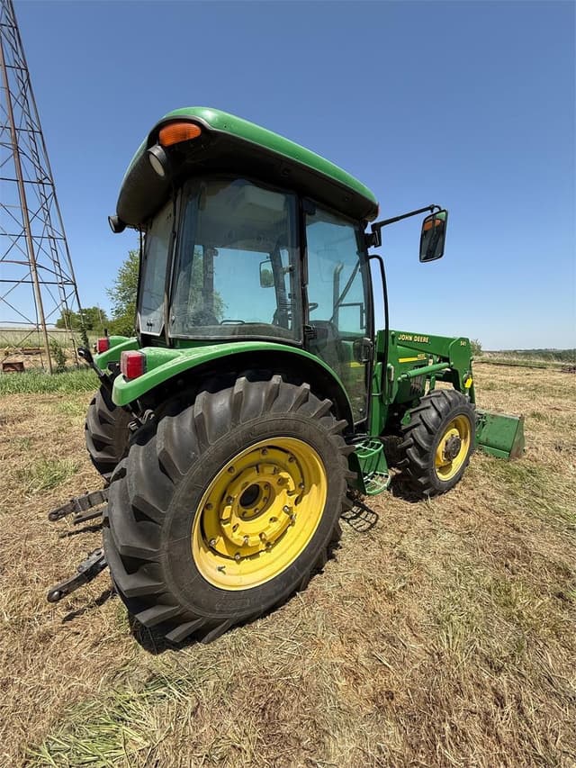 Image of John Deere 5520 equipment image 2