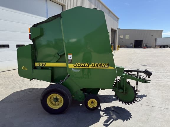 Image of John Deere 557 equipment image 1