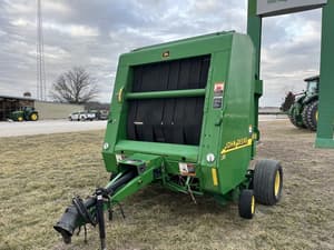 2001 John Deere 567 Image