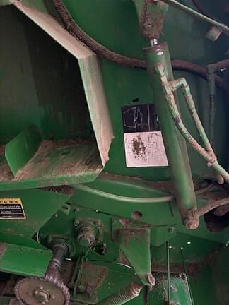 Image of John Deere 567 MegaWide equipment image 3