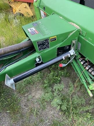 Image of John Deere 567 MegaWide equipment image 3