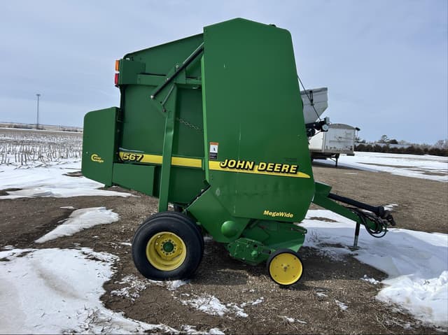 Image of John Deere 567 MegaWide equipment image 1