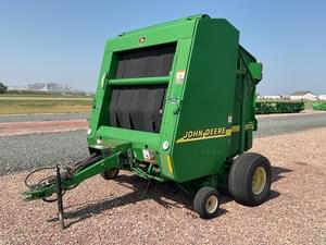 2001 John Deere 567 Image